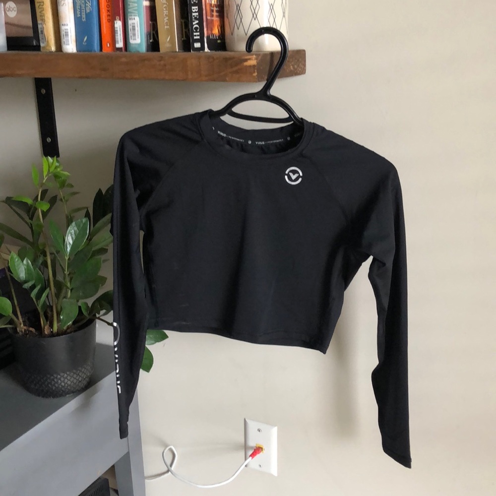 Virus INTL Long sleeve Crop Top